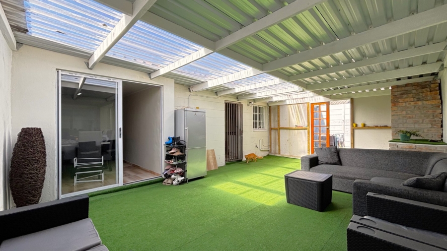 3 Bedroom Property for Sale in Hanover Park Western Cape
